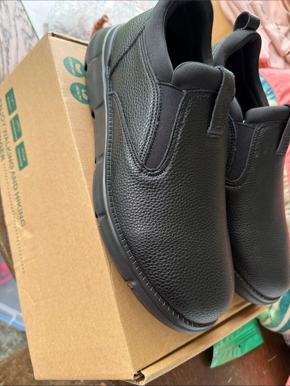 New in Box Men’s size 11 Ortho Comfort Pebbled Leather slip on shoes & insoles
